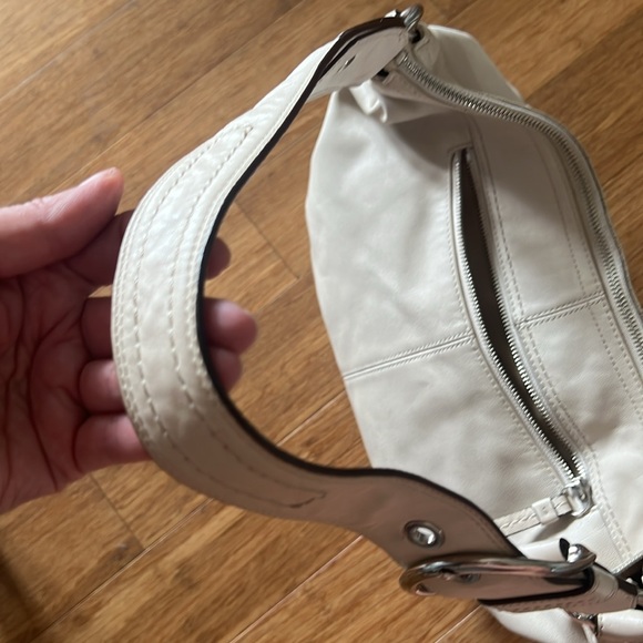 Coach Cream Hobo - Picture 5 of 8